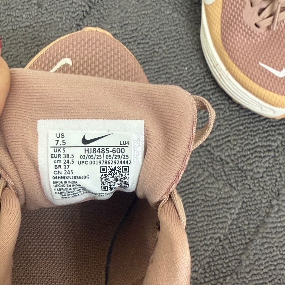Women's Nike Revolution 8 - Picture 3 of 6